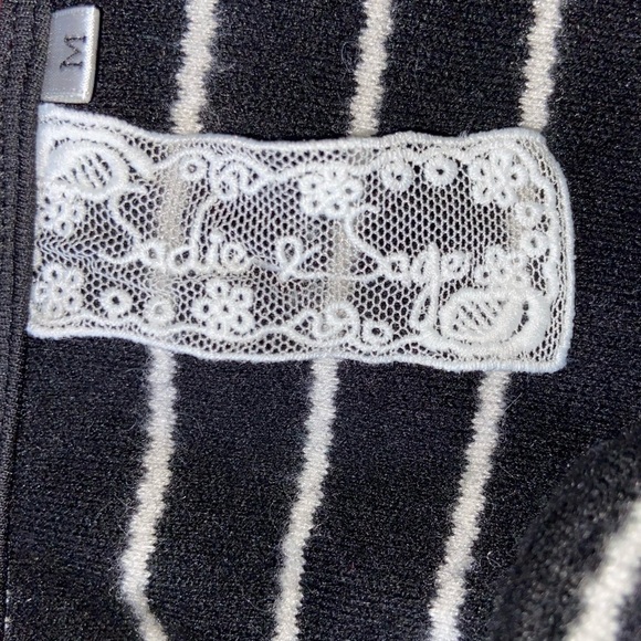 SADIE & Sage midriff sweater with full length sleeves and true square neckline. - Picture 5 of 6